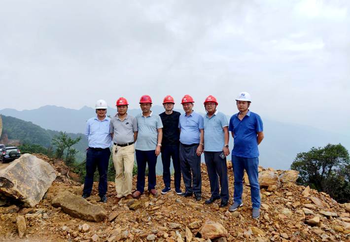 業(yè)主單位領導蒞臨中江至幽居村級道路建設項目工程檢查指導工作